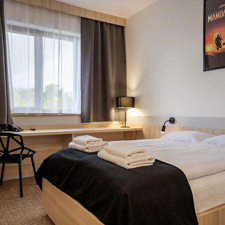 Hotel Dworski Galaktyczny Park Warzymice Buitenkant foto