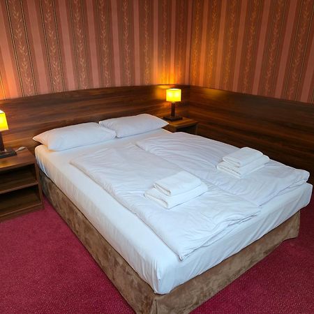 Hotel Dworski Galaktyczny Park Warzymice Buitenkant foto