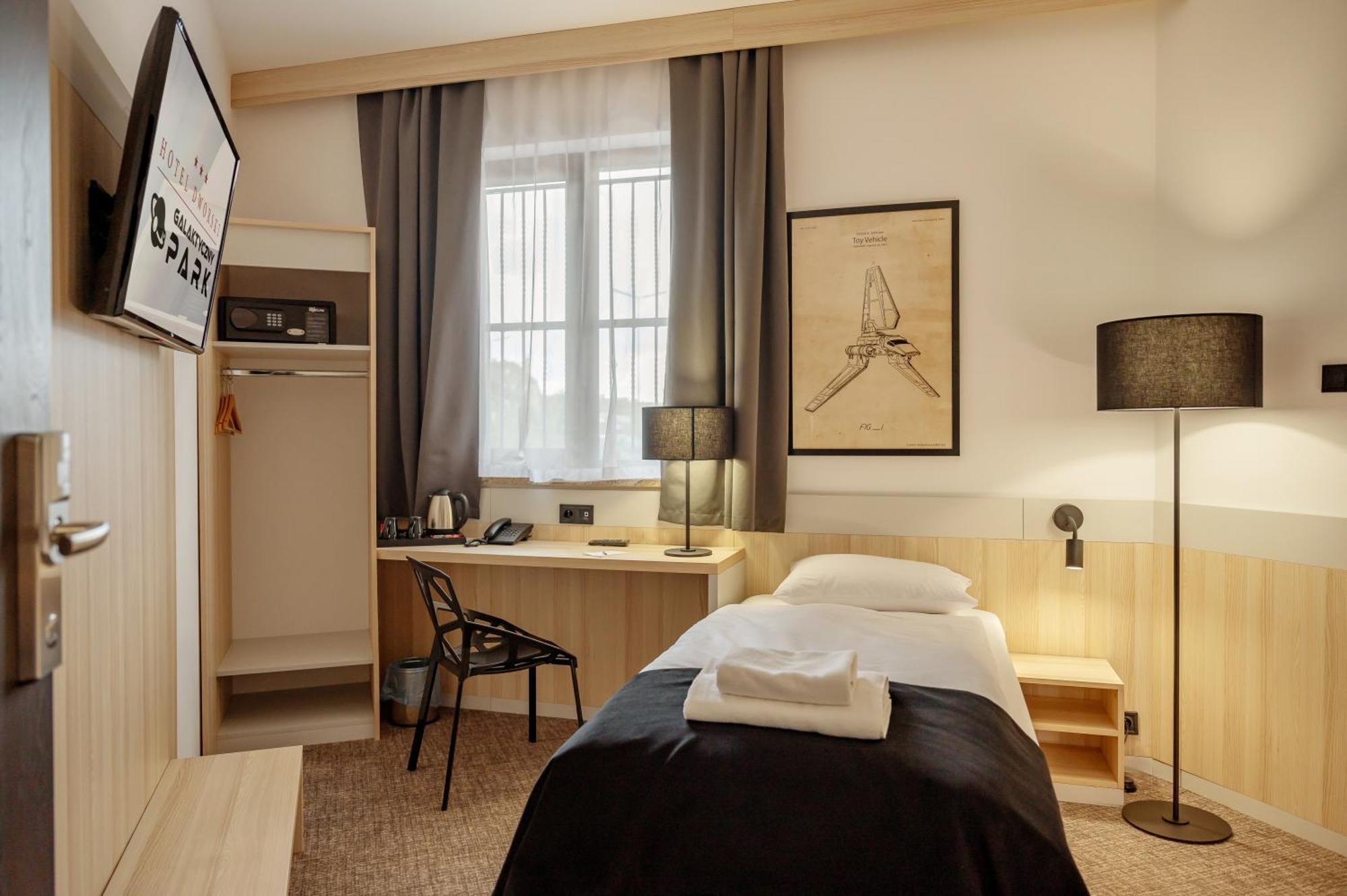 Hotel Dworski Galaktyczny Park Warzymice Buitenkant foto