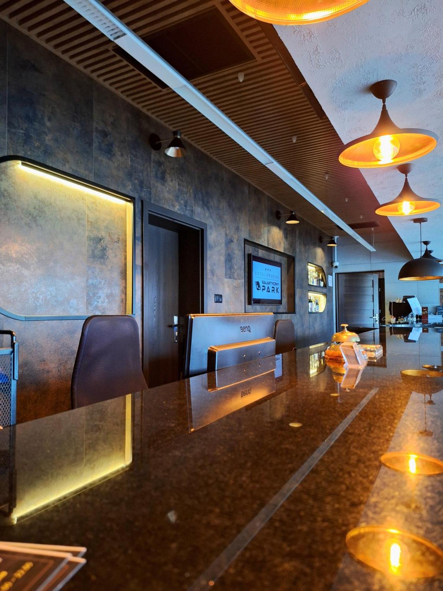 Hotel Dworski Galaktyczny Park Warzymice Buitenkant foto