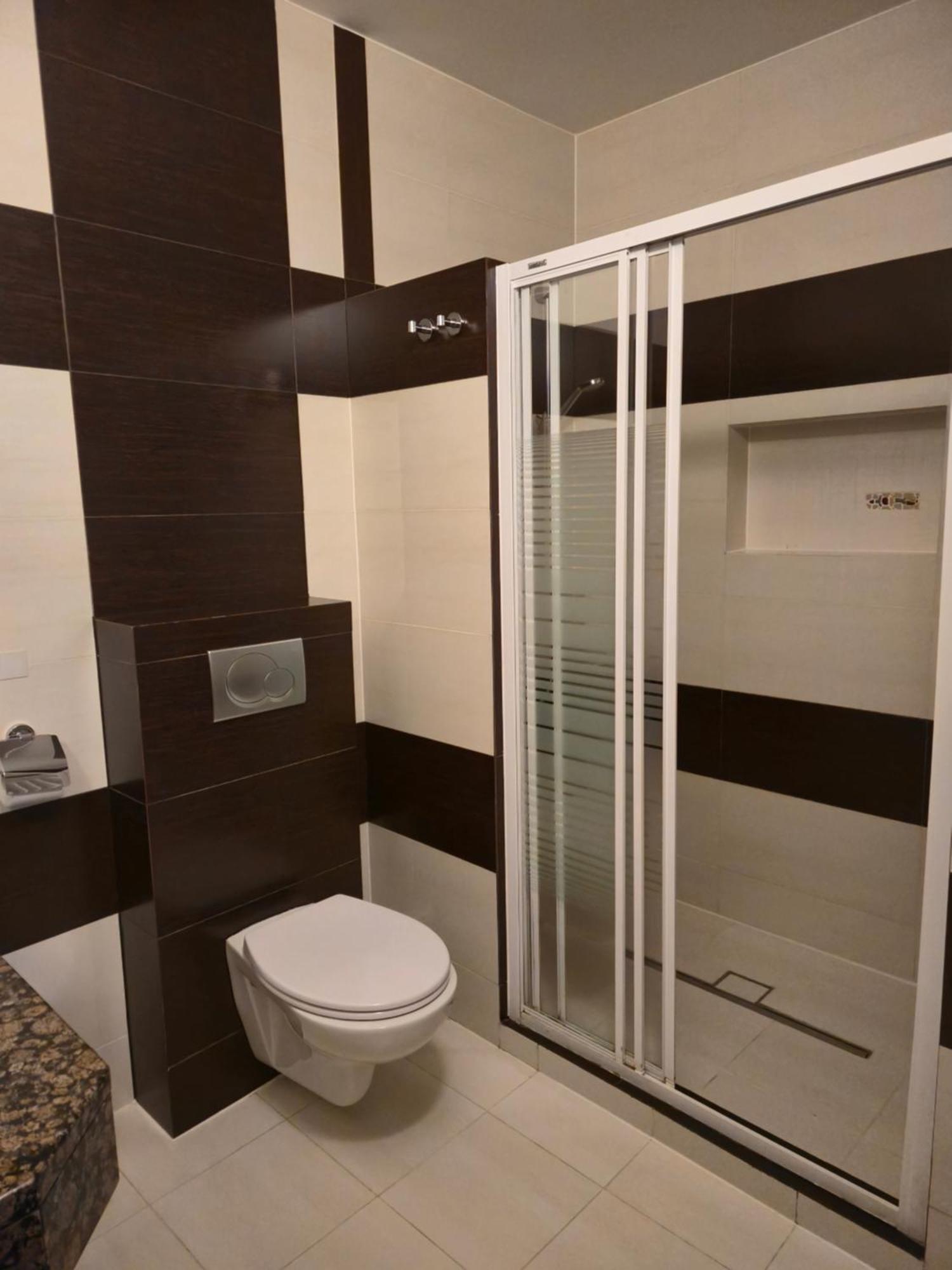 Hotel Dworski Galaktyczny Park Warzymice Buitenkant foto