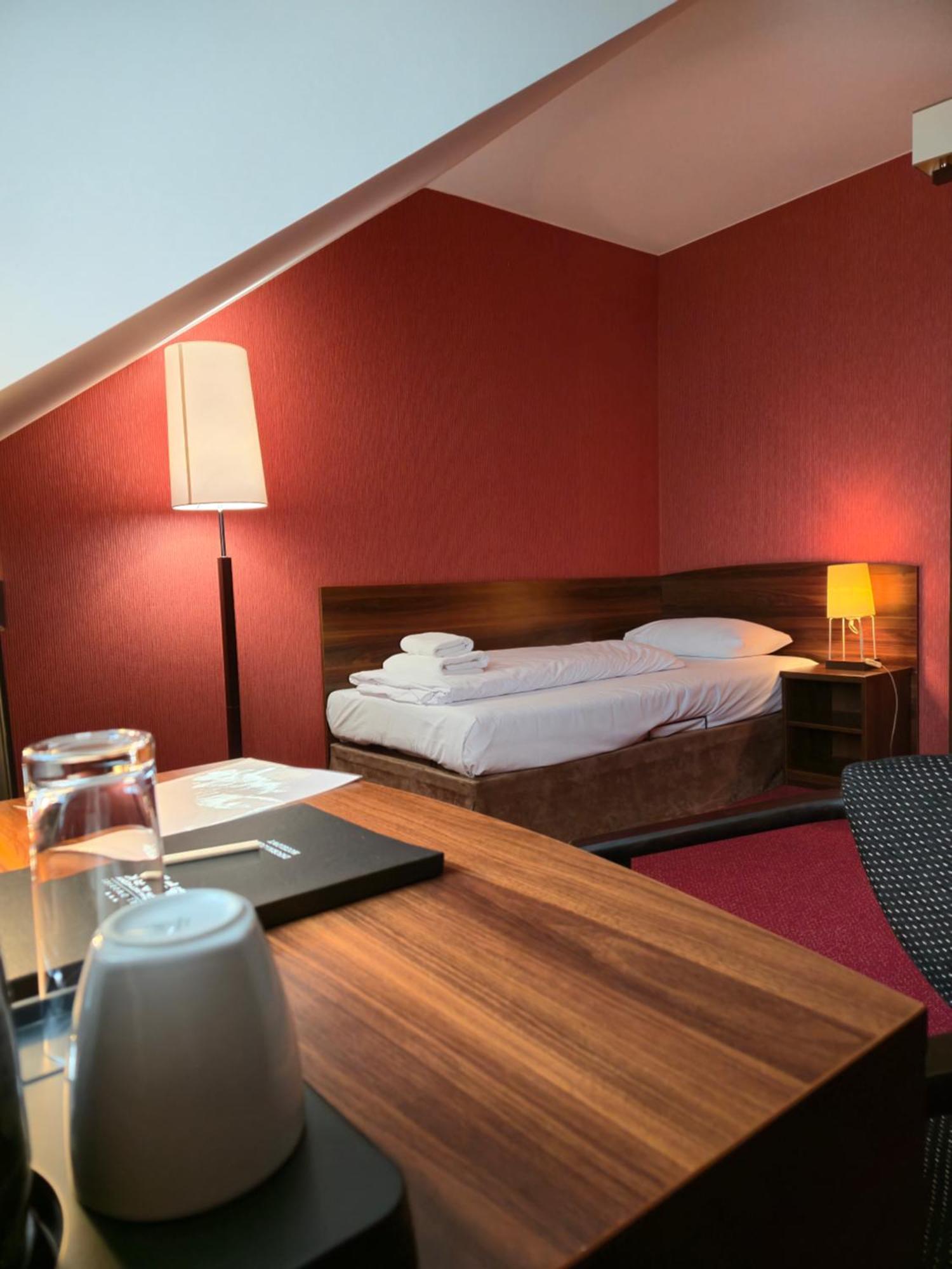 Hotel Dworski Galaktyczny Park Warzymice Buitenkant foto