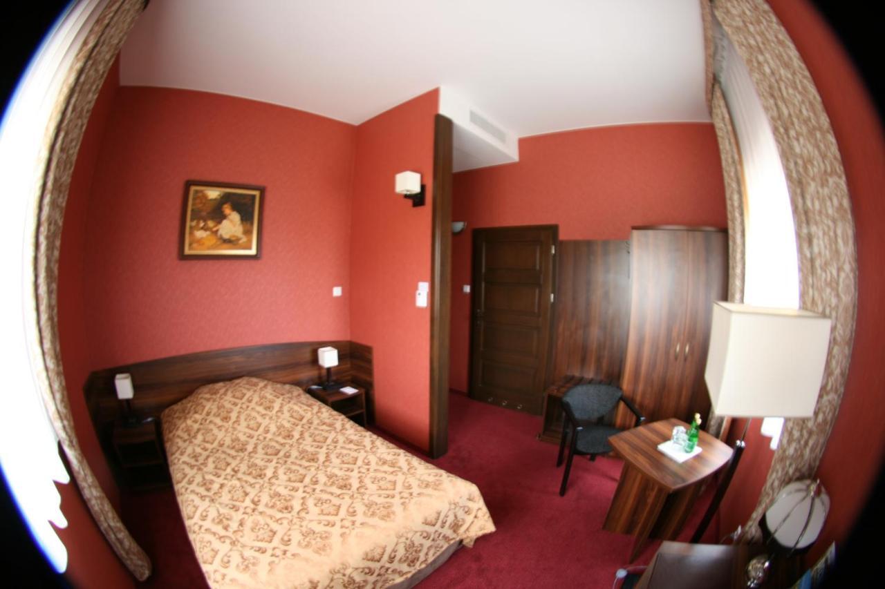 Hotel Dworski Galaktyczny Park Warzymice Kamer foto
