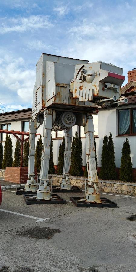 Hotel Dworski Galaktyczny Park Warzymice Buitenkant foto